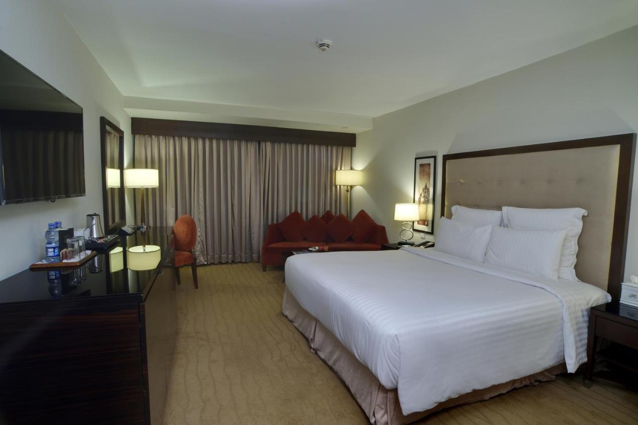 Pearl Continental Hotel, Karachi Exterior photo A room at the hotel