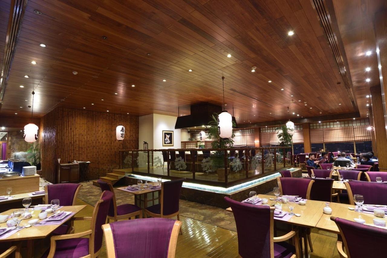 Pearl Continental Hotel, Karachi Exterior photo The interior of the restaurant