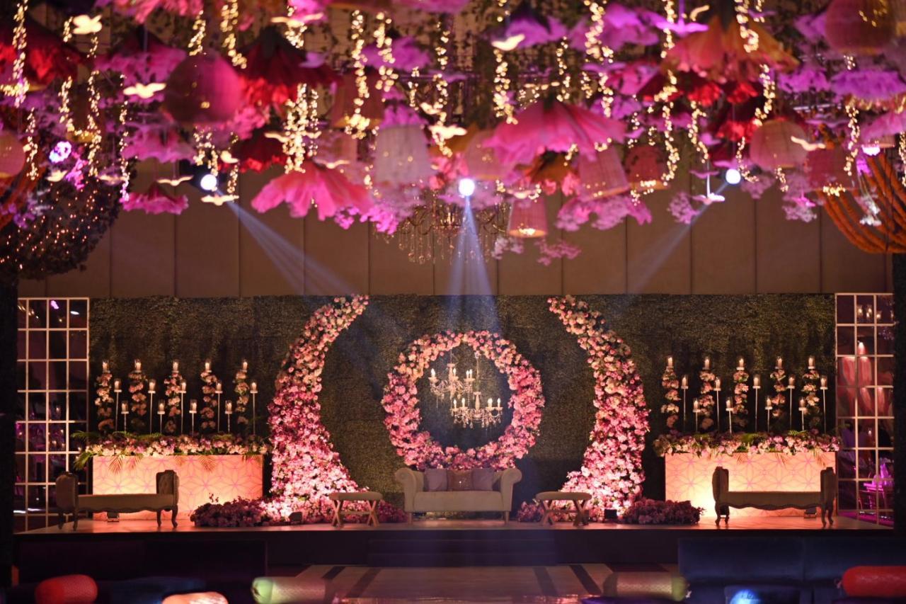 Pearl Continental Hotel, Karachi Exterior photo A wedding reception at the Taj Mahal Palace, Mumbai, India