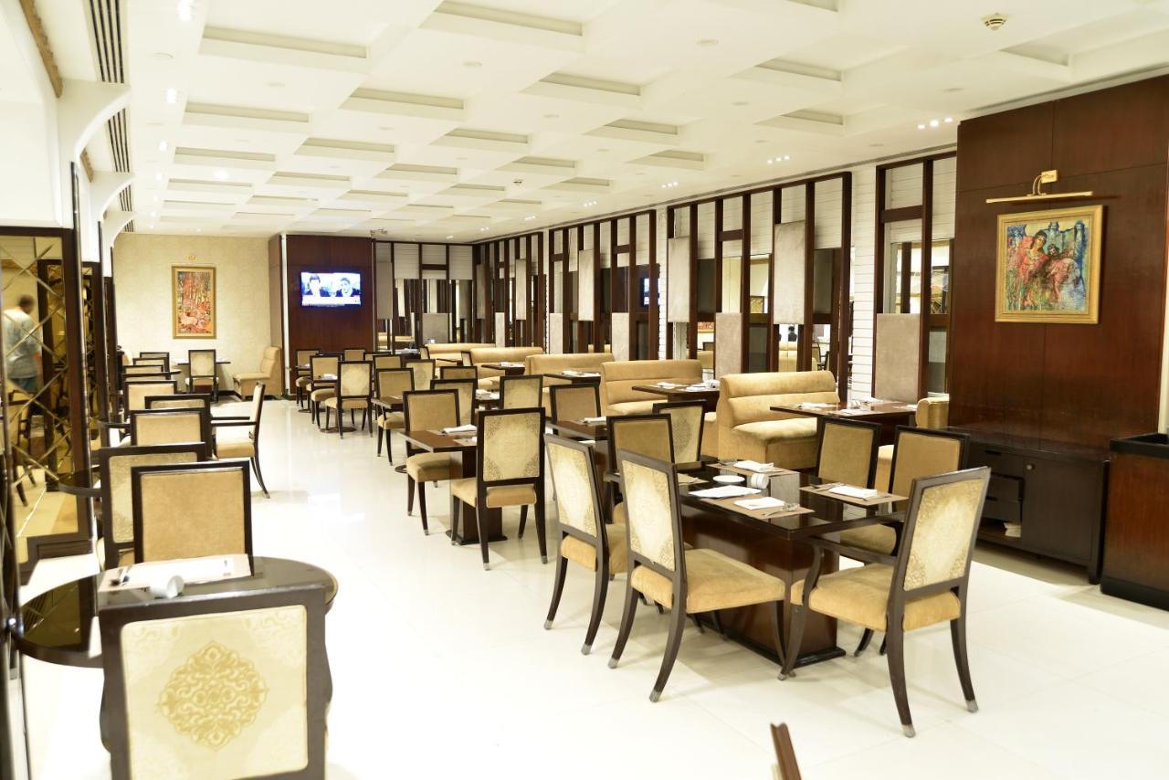 Pearl Continental Hotel, Karachi Exterior photo The interior of the lounge
