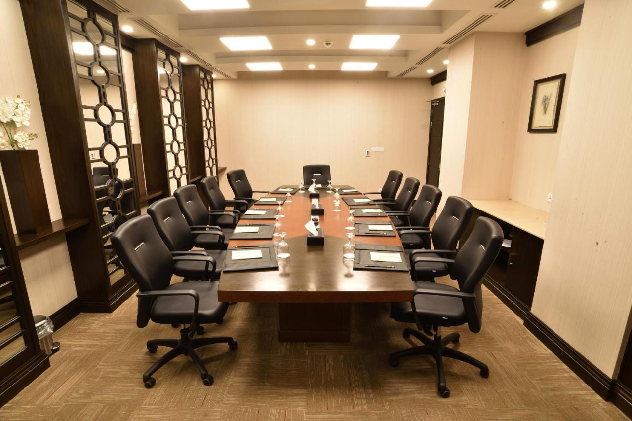 Pearl Continental Hotel, Karachi Exterior photo A boardroom