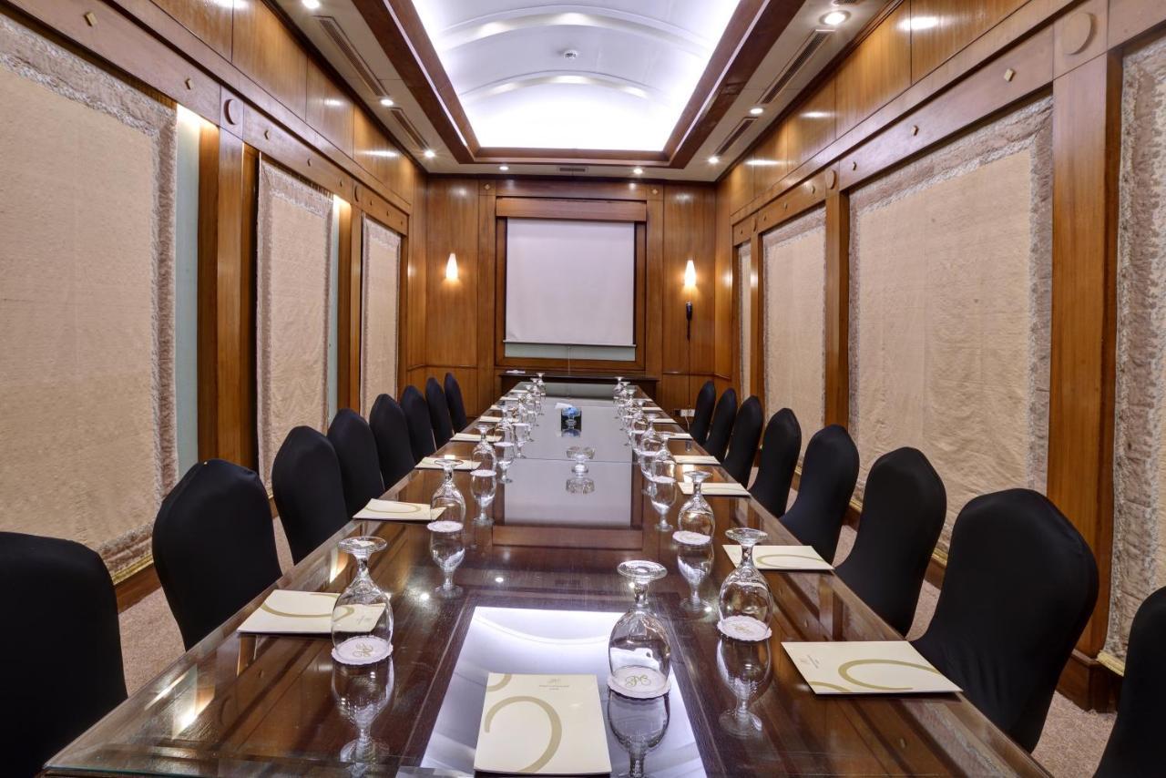 Pearl Continental Hotel, Karachi Exterior photo The interior of the boardroom