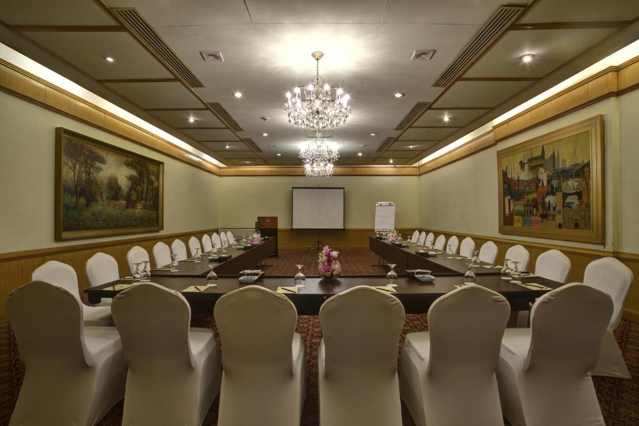 Pearl Continental Hotel, Karachi Exterior photo Meeting room at the Taj Bengal