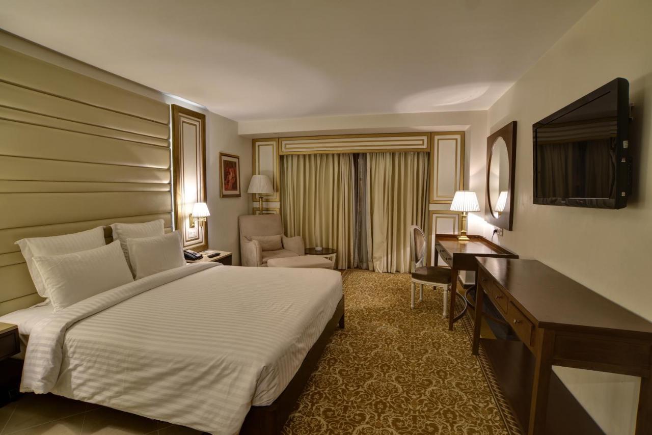 Pearl Continental Hotel, Karachi Exterior photo A room at the Taj Bengal