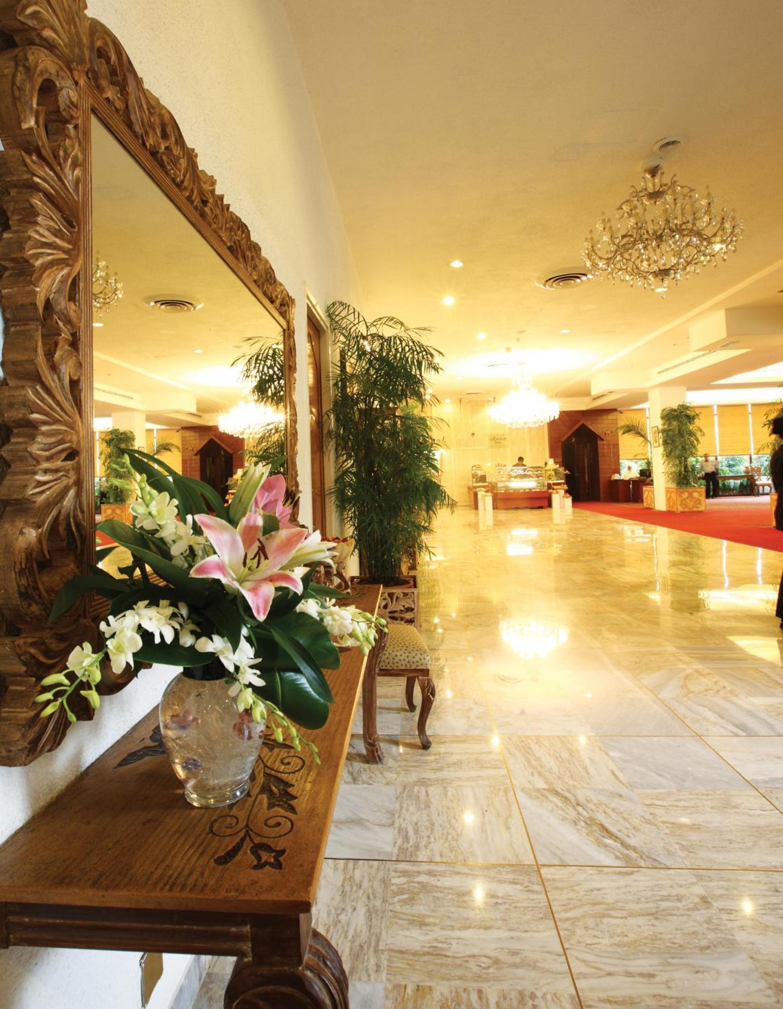 Pearl Continental Hotel, Karachi Exterior photo Lobby