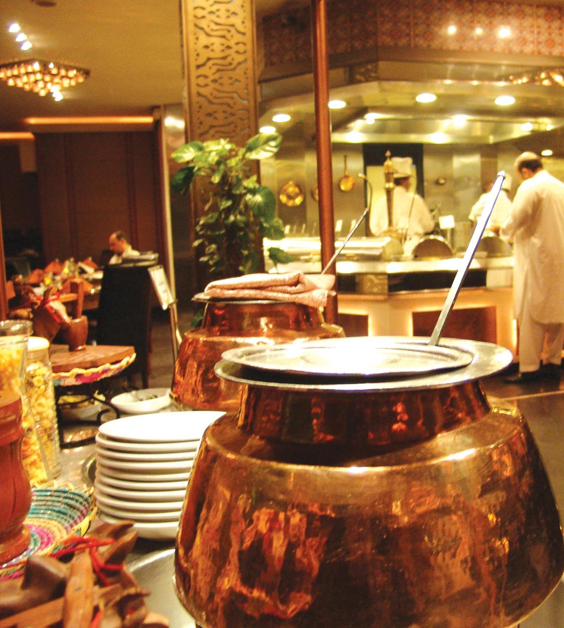 Pearl Continental Hotel, Karachi Exterior photo A chafing dish