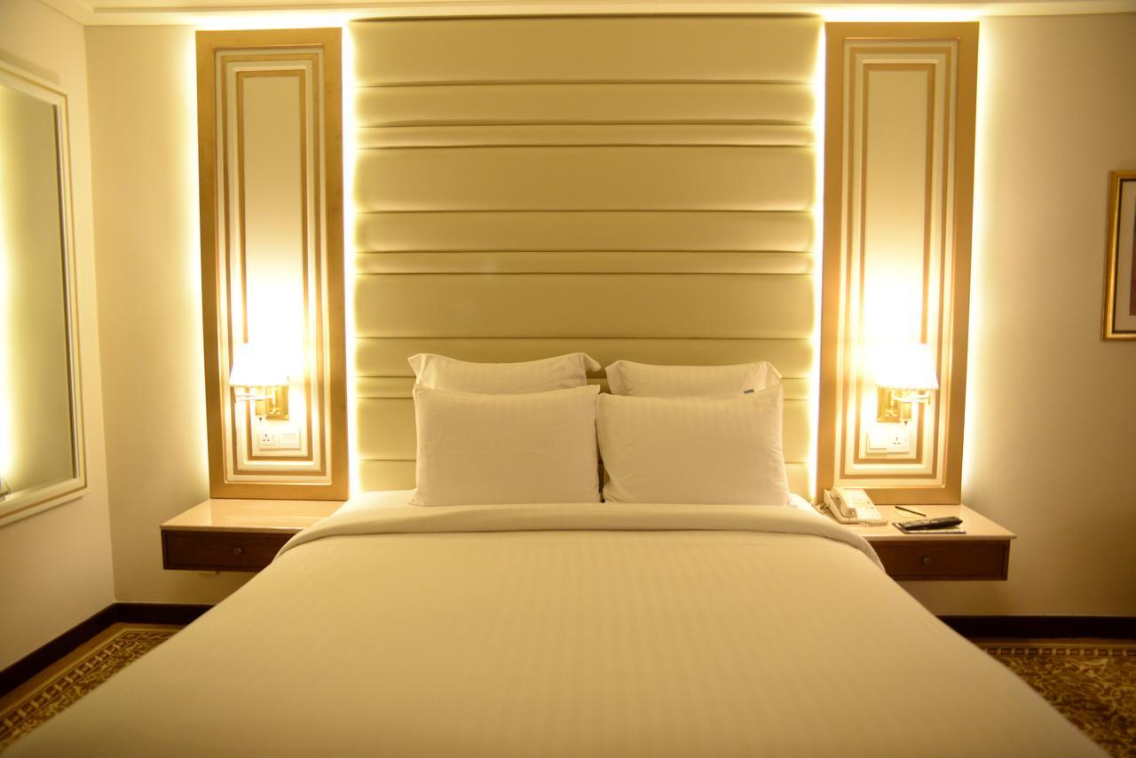 Pearl Continental Hotel, Karachi Exterior photo A bedroom at the hotel