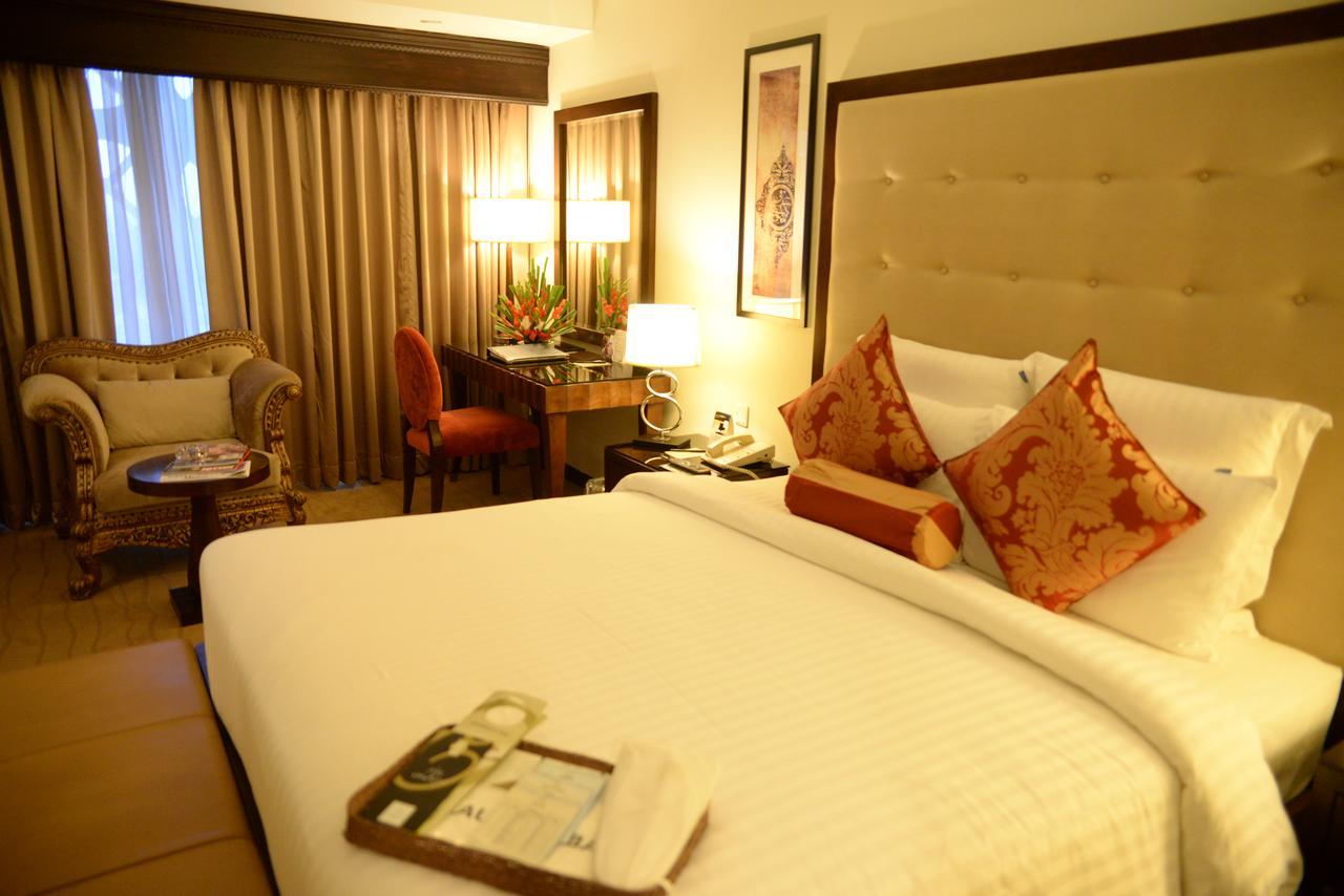 Pearl Continental Hotel, Karachi Exterior photo A room at the Taj Bengal