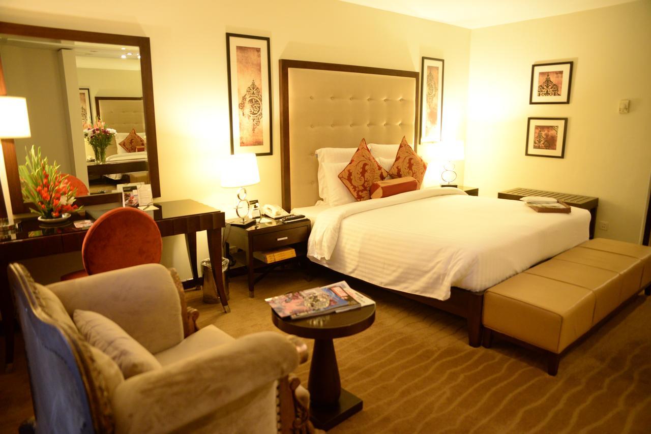 Pearl Continental Hotel, Karachi Exterior photo A room at the Taj Bengal