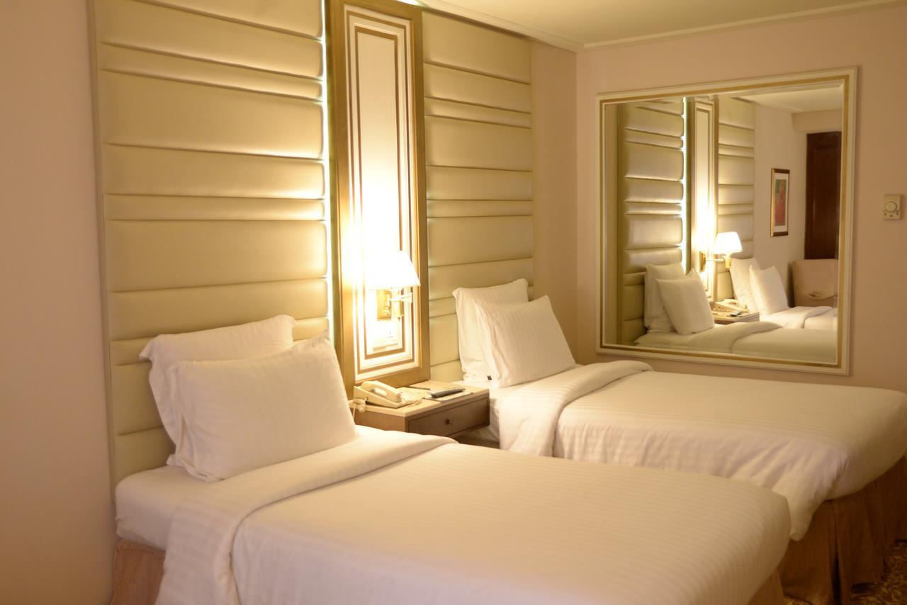 Pearl Continental Hotel, Karachi Exterior photo A room at the hotel